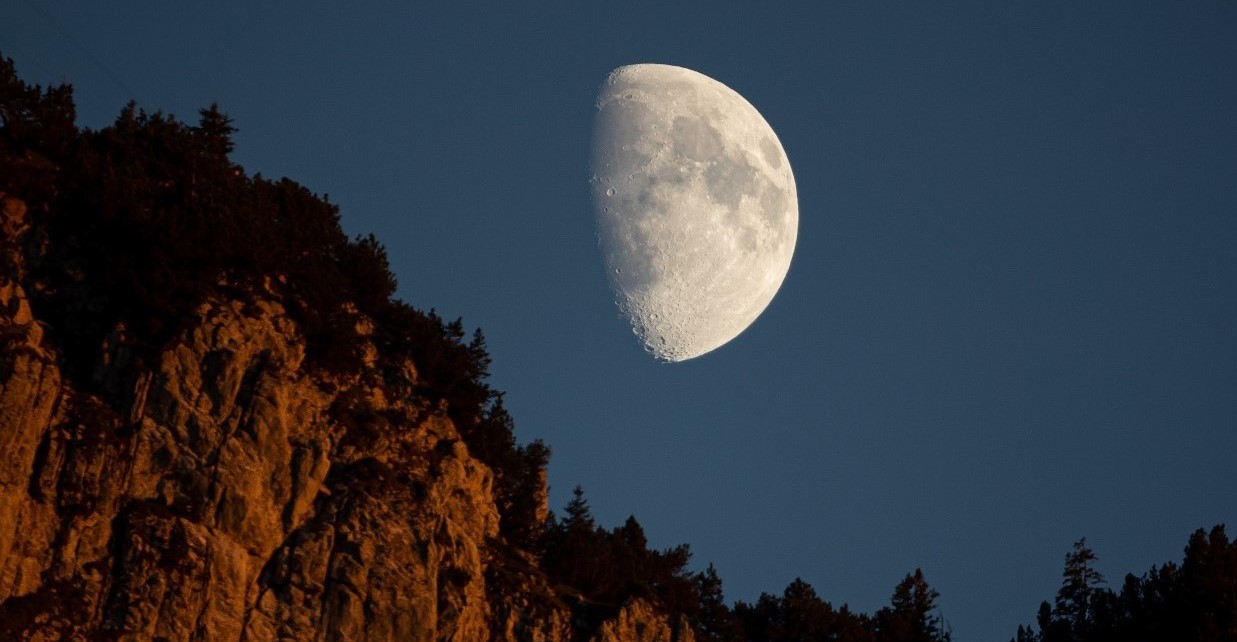 Supermond über den Schweizer Alpen